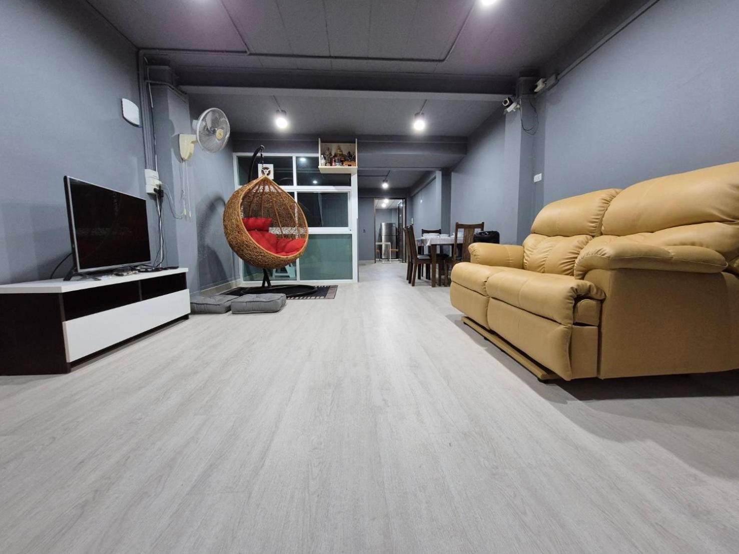 Nhà khách Chiangmai Vibe, House, 7 Mins To Bts, Center, Private In Sathon, Private Bathroom, Bangkok, Thailand