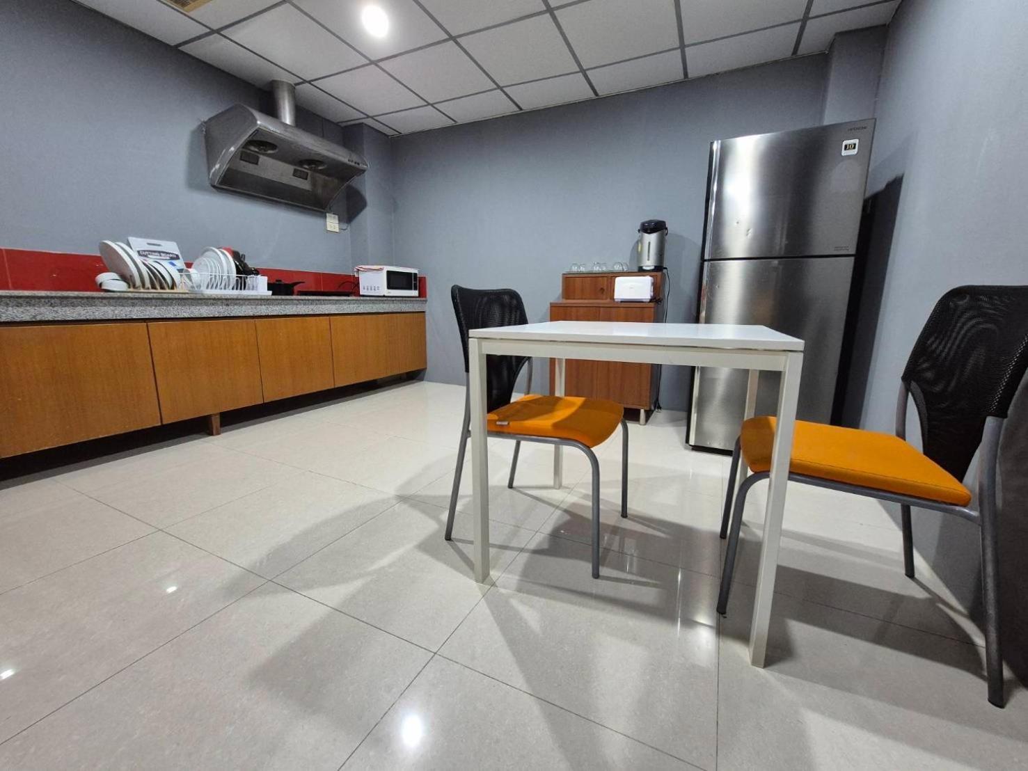 Nhà khách Chiangmai Vibe, House, 7 Mins To Bts, Center, Private In Sathon, Private Bathroom, Bangkok, Thailand *