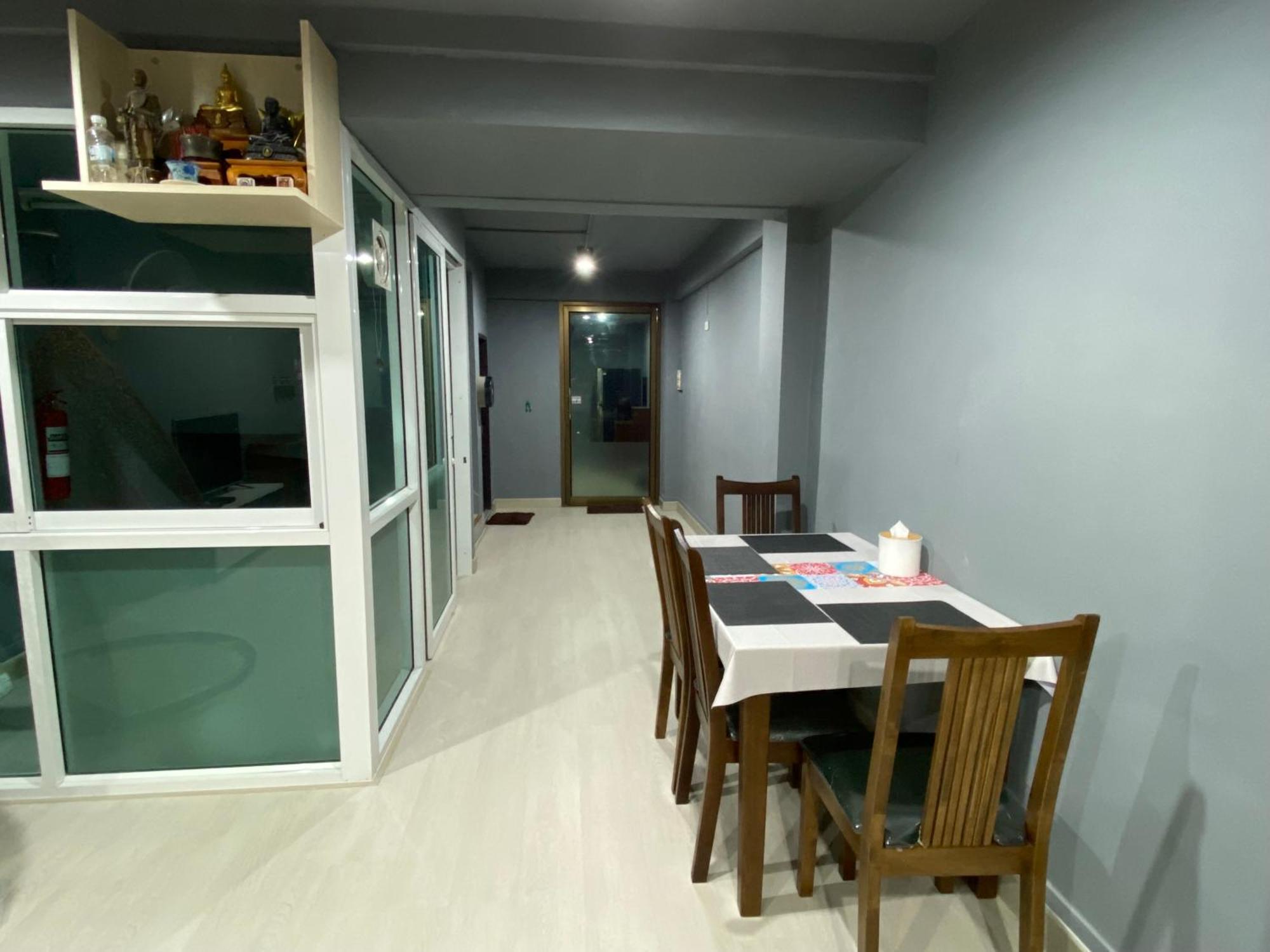 Chiangmai Vibe, House, 7 Mins To Bts, Center, Private In Sathon, Private Bathroom, Bangkok, Thailand Nhà khách Bangkok